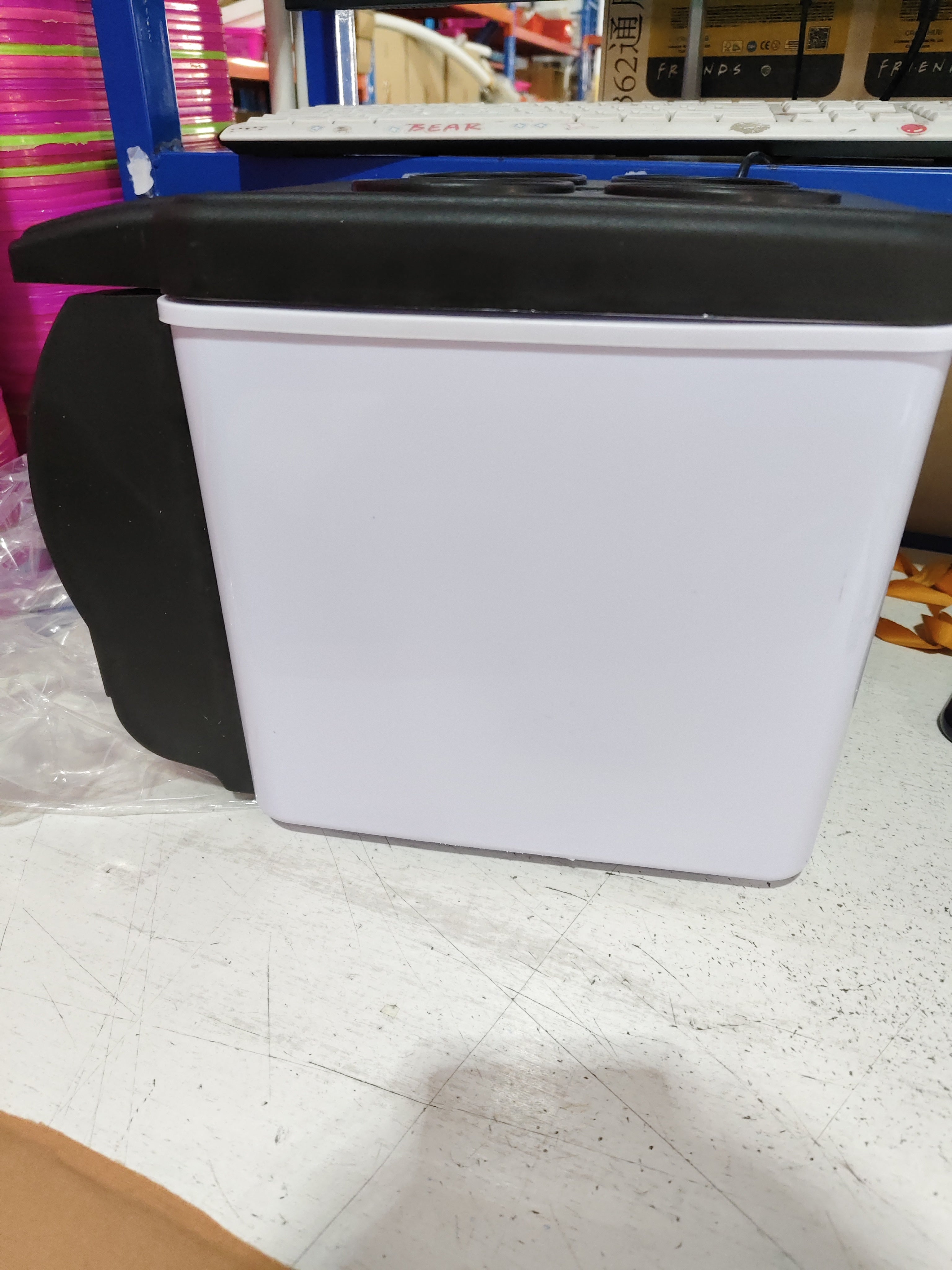 Portable Insulated 6-liter Refrigerator